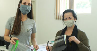 Secretaria de Saúde recebe doação de protetores faciais da Rio Deserto